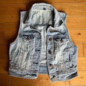 America Eagle Denim Vest, Light Wash Denim, US Small.